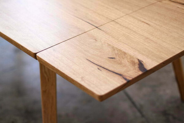 extendable dining table detail